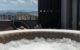 Skylark - Singapore Penthouse With Jacuzzi & Panoramic View